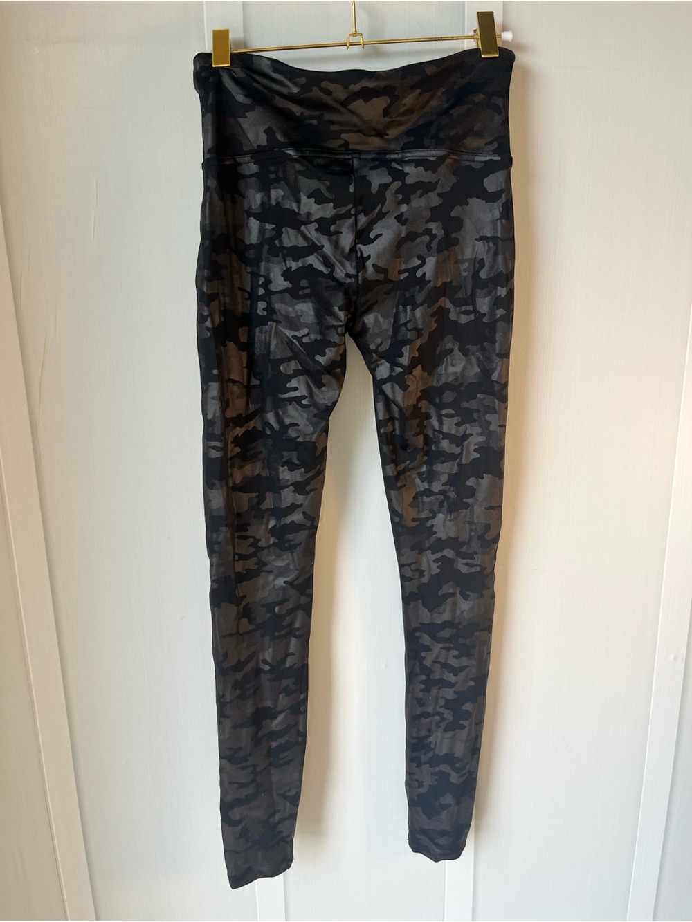 SPANX Women's Medium Black & Gray Camo Leggings